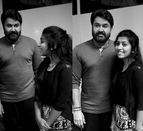 mohanlal-with-lady-fans-2