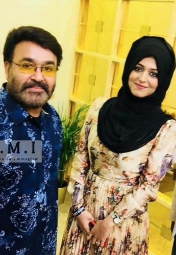 mohanlal-with-lady-fans-4
