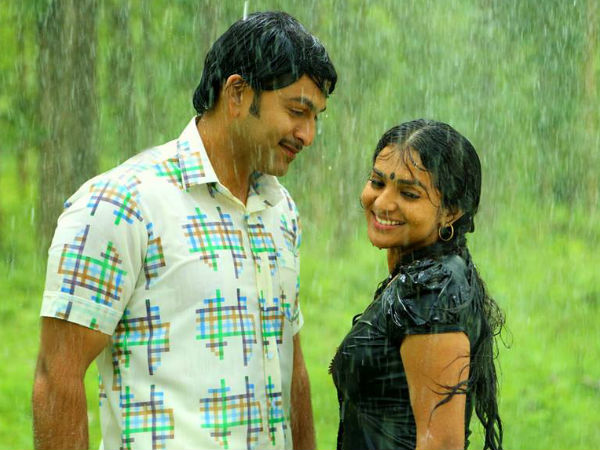 15-1444907747-prithviraj-acts-with-his-eyes-parvathy