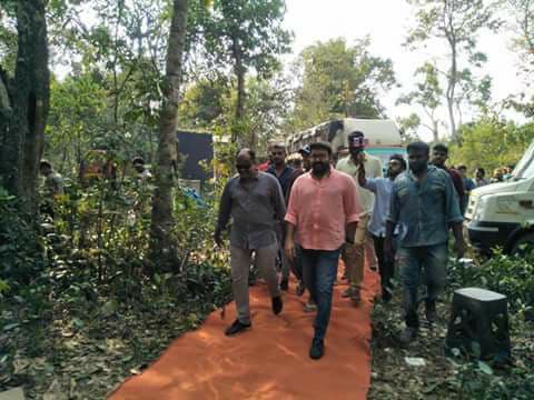 Mohanlal Joined in Kayamkulam Kochunni Location with Nivin Pauly